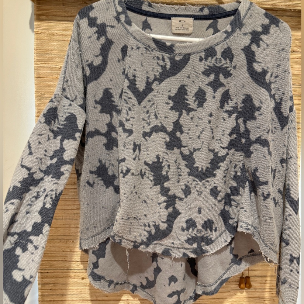 Two tone blue sweater